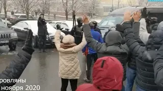 Белорусь поднимает руки. Новая тактика протестов