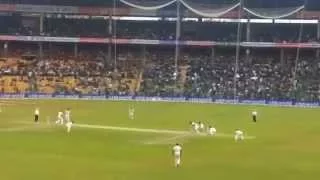 AB de Villiers Walks Out to Bat in Bangalore for his 100th test match!