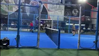 PUNTAZO INCREÍBLE de TOLITO AGUIRRE contra ALE GALAN el N1º del PADEL‼️