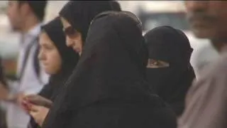 Suudi Arabistan'da kadınlara siyasi haklar veriliyor