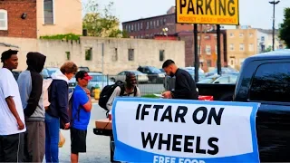 Iftar With The Homeless On A Truck In Ramadan!