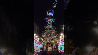 Uno dei momenti più attesi della processione della Vara di Messina. La girata di Via XX Settembre