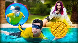 ENCONTRE O POP IT DE OURO NA PISCINA !!! - MALOUCOS