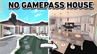 BUILDING A NO GAMEPASS HOUSE IN BLOXBURG