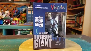 Iron Giant Vinimates Vinyl Figure Review