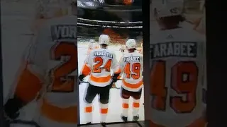 I piss off Claude Giroux of the Philadelphia Flyers 😂 I said to my friend "WATCH THIS!!!"