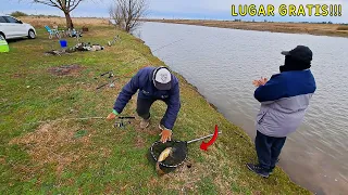 IMPRESIONANTE LO QUE SE PESCA ACÁ/ PESCANDO AL COSTADO DE LA RUTA, EN UN LUGAR CON MUCHA NATURALEZA.