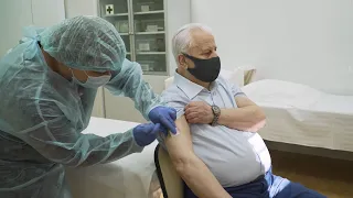 Леонід Кравчук вакцинувався проти COVID-19