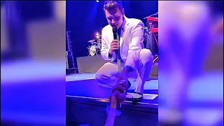 Nick Carter Jumps Off Stage For Selena! 🥰