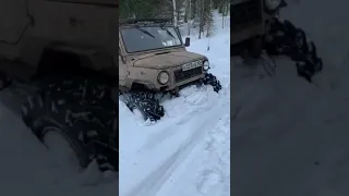 ЛуАЗ на БЕЛ-160 в глубоком снегу