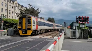 *Barries gets stuck while raising* Barmouth South Level Crossing