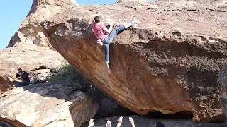 Hueco Tanks Bouldering: Fight or Flight (V4)