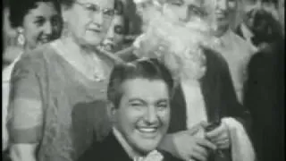 "Liberace," Christmas 1954: "Jingle Bells," "I'll Be Seeing You" (Outro).