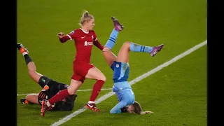 Lauren Hemp terrifying fall after crazy tackle