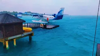 seaplane 🛩️ landing in rough water 💦