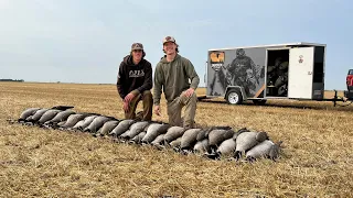 CRAZY North Dakota Goose Hunting 2 Man Limit (SMACKEM GOOSE CALL?)