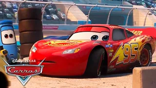 Os Momentos mais Inesperados da Carros da Pixar! | Pixar Carros