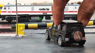 MINIATURE RAILWAY LEVEL CROSSING OF INDIAN RAILWAY || CENTY TOY TRAIN & DIECAST