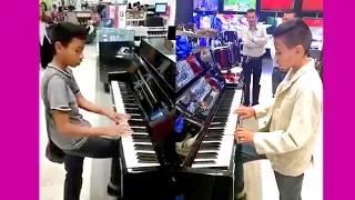 Liverpool Regala Piano A Gael El Niño Con Gran Talento En El Piano