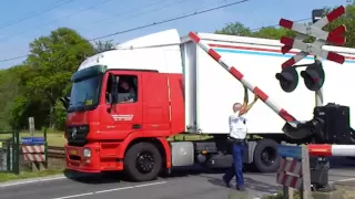 Overwegstoring Lisse Deel 2  (Ambulance en Politie)