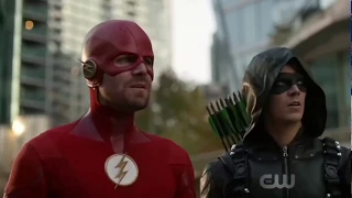 The Flash From Earth 90 , The Flash From Earth 1, Green Arrow And Supergirl Meet The Monitor