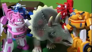 Super Wings Robot vs Dinosaur Toys Play 슈퍼윙스 로봇 vs 공룡 장난감 놀이