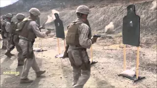 Пистолет M9 и автомат M4  Тренировочные стрельбы морской пехоты США