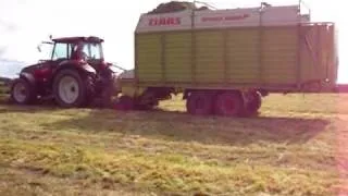 Valtra T120 with Claas sprint 5000 silage wagon lifting a 30' swath of second cut grass