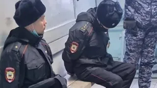 В Екатеринбурге двое закладчиков одели полицейскую форму чтобы обезопасить свою работу