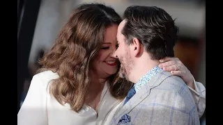 Melissa McCarthy kissing Ben Falcone in the Heat