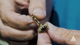 Come abbiamo realizzato un anello di fidanzamento con zaffiri e diamanti