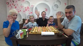 МУКБАНГ МНОГО РОЛЛОВ ДЕНЬ РОЖДЕНИЯ ДАШУЛЬКИ 🎉🎊🎈