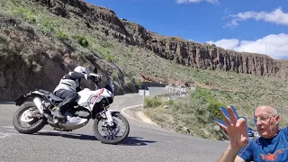 Keine Angst vor Spitzkehren. Das Motorrad per Gewichtsverlagerung lenken. Siehe Japanischer Stil.