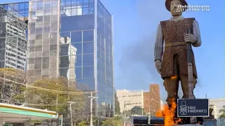 MANIFESTAÇÃO X VANDALISMO | Estátua de bandeirante Borba Gato é incendiada em São Paulo