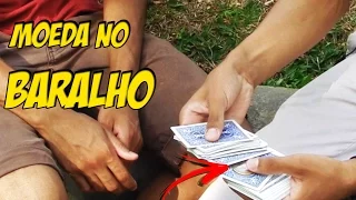 COMO FAZER MÁGICA - UMA MOEDA QUE ENCONTRA CARTAS!!  (Card magic Tutorial)