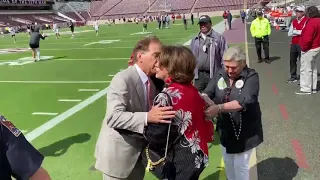 Nick Saban give lucky kiss to wife Terry before Texas A&M game