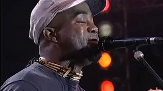 Hootie and the Blowfish with Willie Nelson - Let Her Cry (Live at Farm Aid 1995)