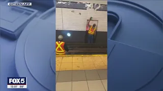 Man electrocuted on NYC subway tracks