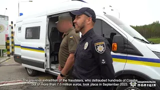 Поліцейські екстрадували в Чехію шахраїв, які в Україні ошукали своїх співвітчизників на 5,5 млн грн