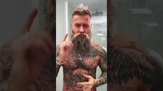 Pavel Ladziak's ⏰ Morning Beard Routine 🔴🟠🟢 #shorts