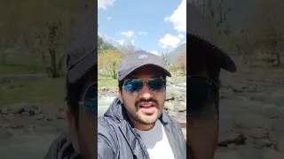 Had to sing this in Kashmir Valley❤ #kashmir #mountain #cover #kishorekumarsongs #musafirhoonyaaron