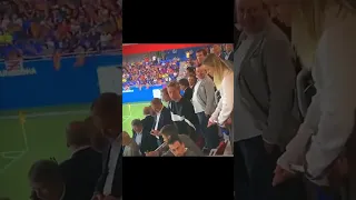 Pique no le devuelve el asiento a un señor solo porque quería estar con Busquet y Frankie. No novia