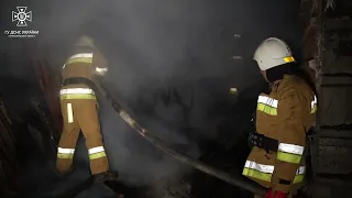 У Миколаєві рятувальники загасили пожежу гаражів, яку спричинили уламки збитого БпЛА