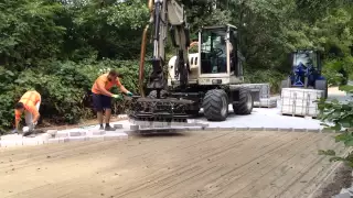 Machinaal straten in de Dobber te Hoogvliet