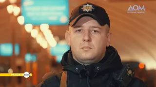 Поліцейський врятував життя чоловіка у метро