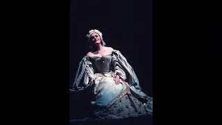 Dame Joan Sutherland floods Leonora's 1st Aria with Gorgeous Trills