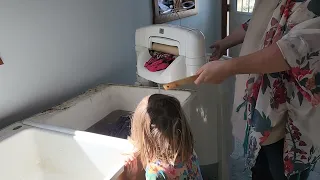 Wringer Washer Like Your Grandma Had, How to Use a wringer washer, off grid laundry