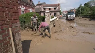 Pas-de-Calais: les habitants déblaient les rues après les coulées de boue | AFP