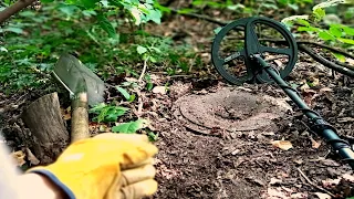 ЗА ПОЛЕМ Я НАШЕЛ МЕСТО,А ЗДЕСЬ БРОШЕННОЕ ЖЕЛЕЗО И СИГНАЛЫ ВЕЗДЕ.КОП МЕТАЛЛОЛОМА.