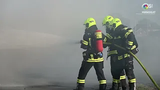 Garagenbrand in Mauthausen   Zwei Feuerwehren im Löscheinsatz